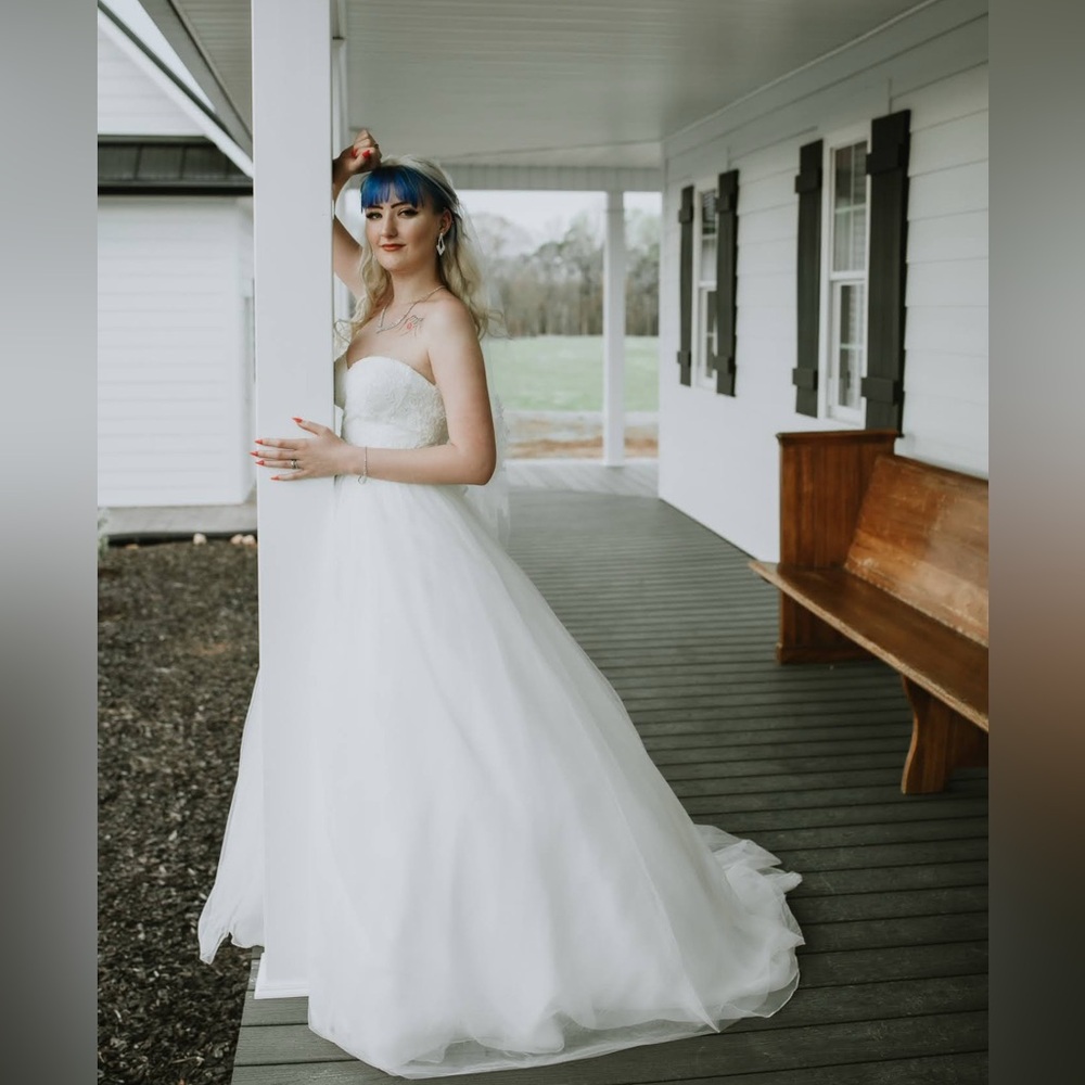 Wedding dress with belt and veil